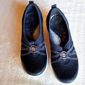 Bzees‎ Melody Sz. 6.5M Dark Navy & White Wedge Slip-ons Shoes